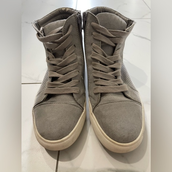 Steve Madden Gray Suede High Top - Picture 1 of 4